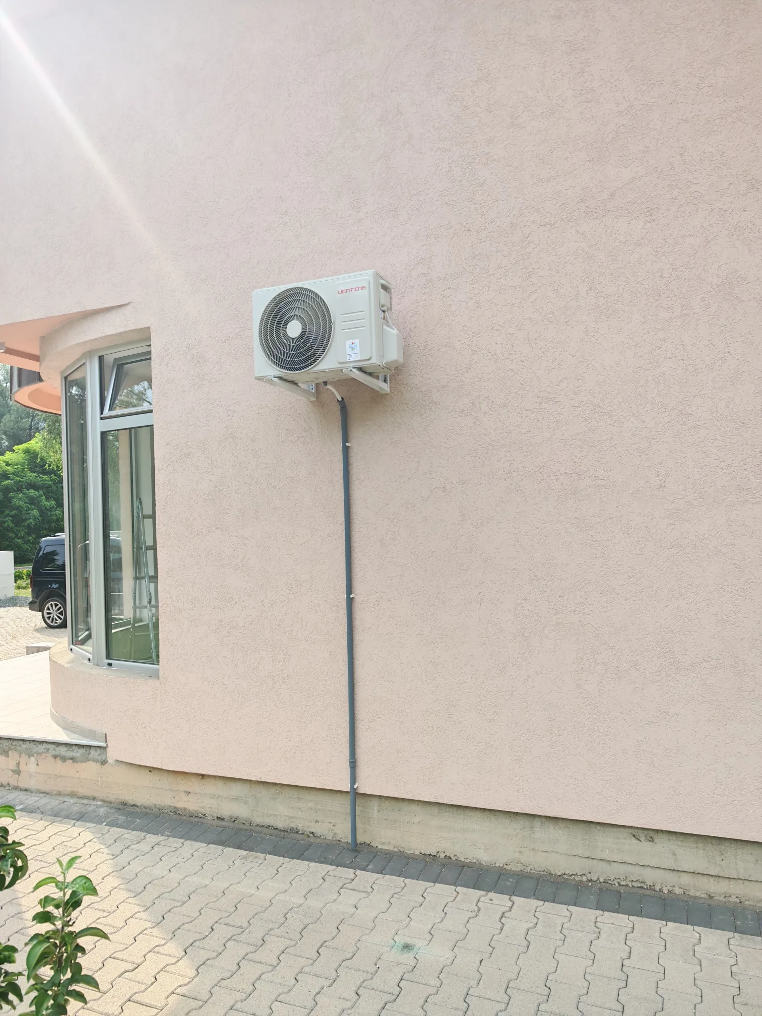 Montaža spoljne jedinice klima uređaja u Požegi